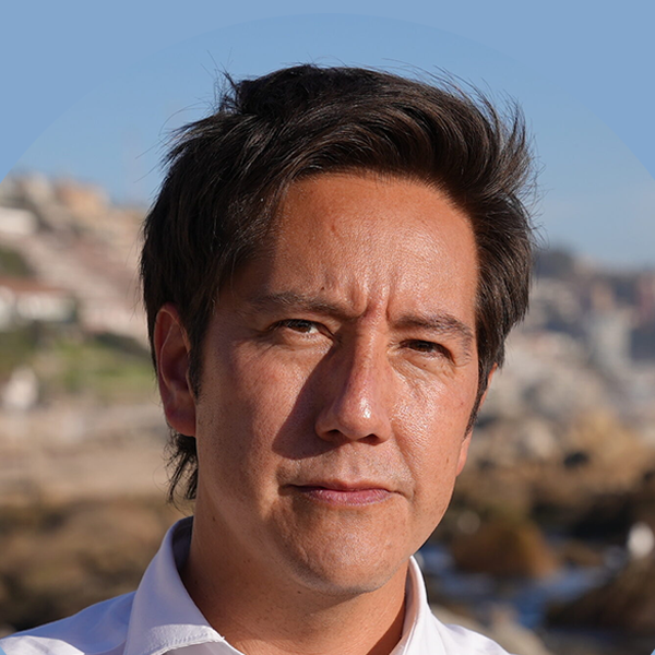 Dr. Jorge León
